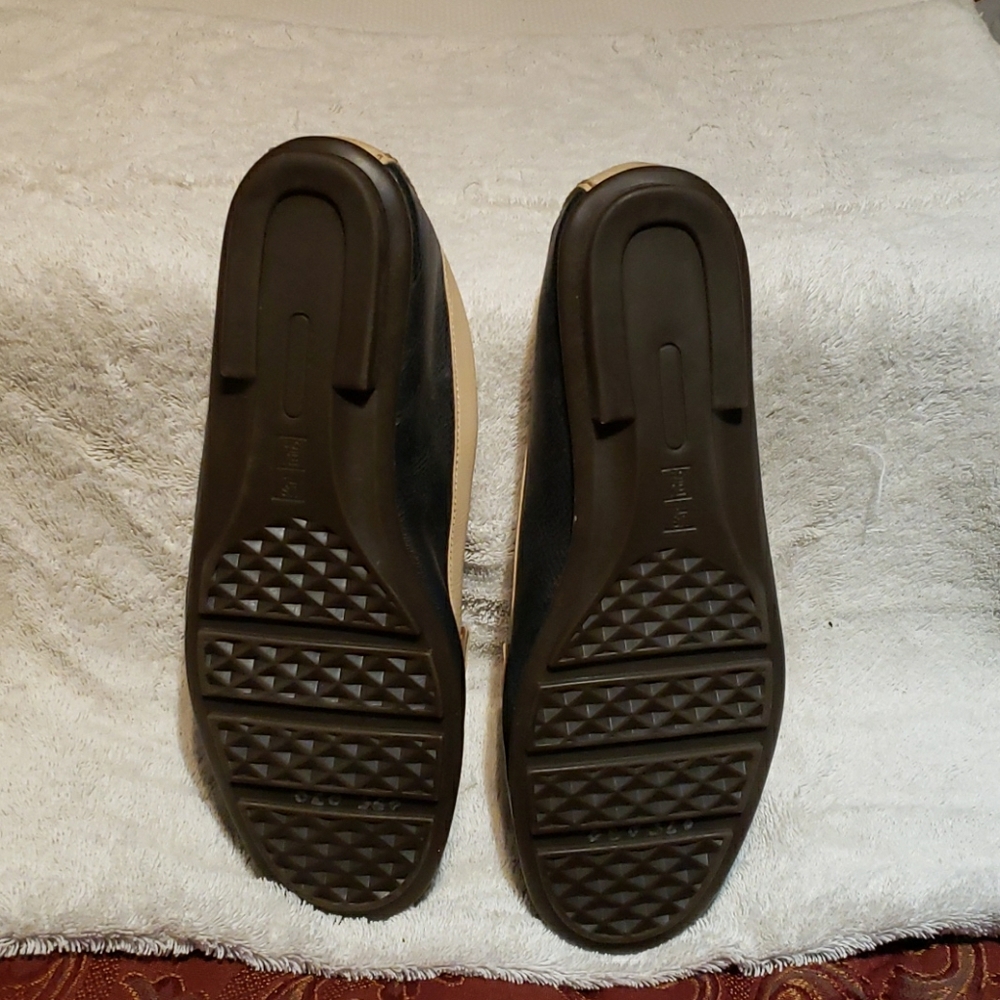 Shoes - Picture 4 of 4